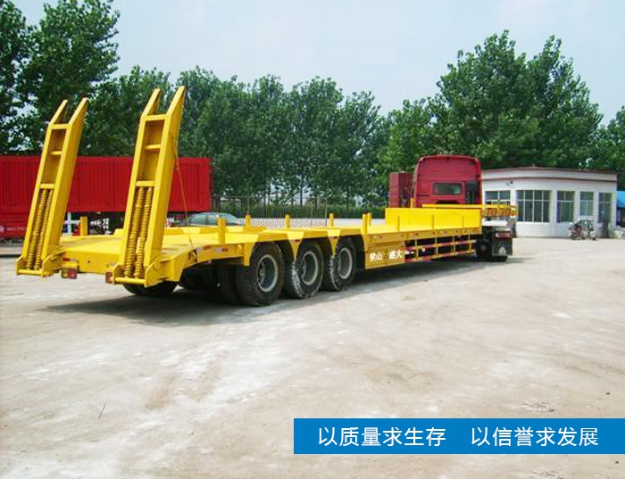 低平板半掛車(chē)